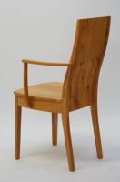 Armlehnstuhl mit Holzsitz und Holzr&uuml;cken