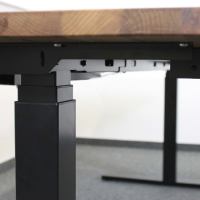Baumkante-Schreibtisch höhenverstellbar, Wildeiche